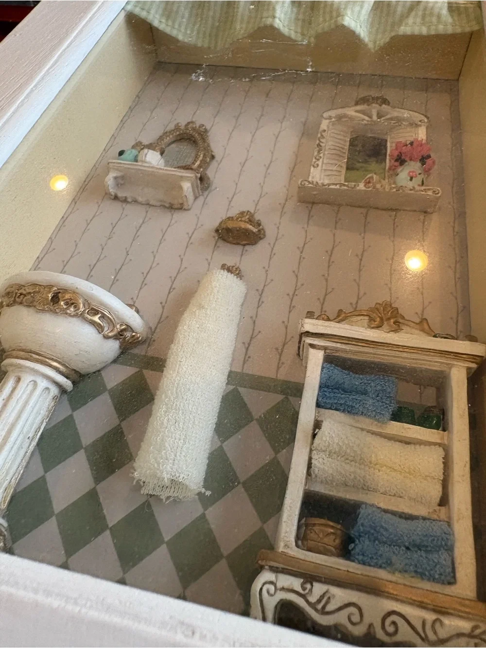 Vintage Diorama Victorian Bath Room Miniature Dollhouse Furniture Shadow Box